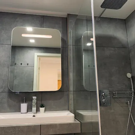 You'll Large Apartment! Free Parking! Lejlighed *